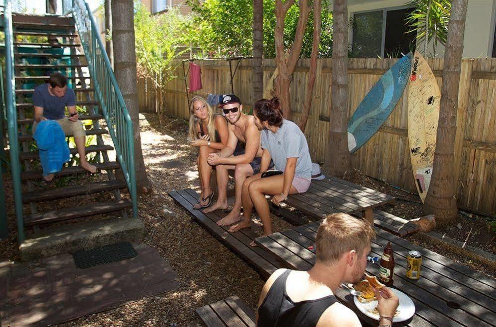 Sleeping Inn Backpackers Resort ゴールドコースト エクステリア 写真